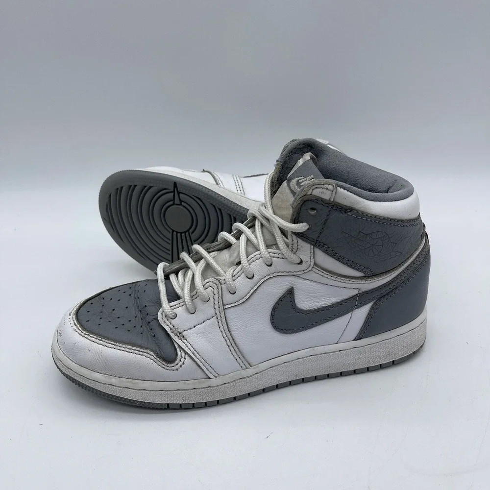 Nike Air Jordan 1 Retro High OG GS Youth Size 4Y Sneakers 575441-037 Gray White